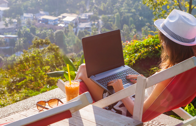 How to balance work and travel as a digital nomad?